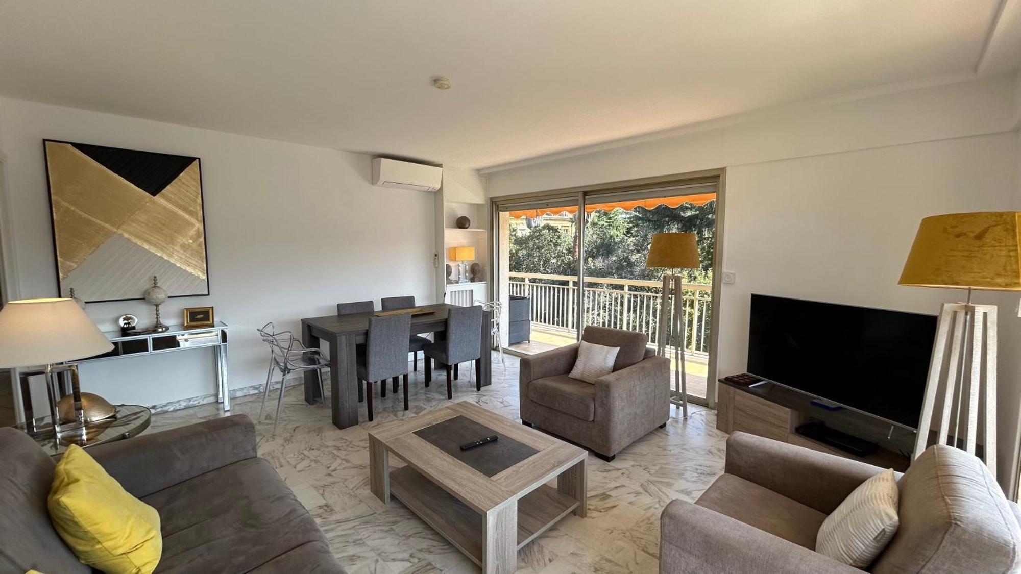 A083 - Modern & Bright - Center Cannes
