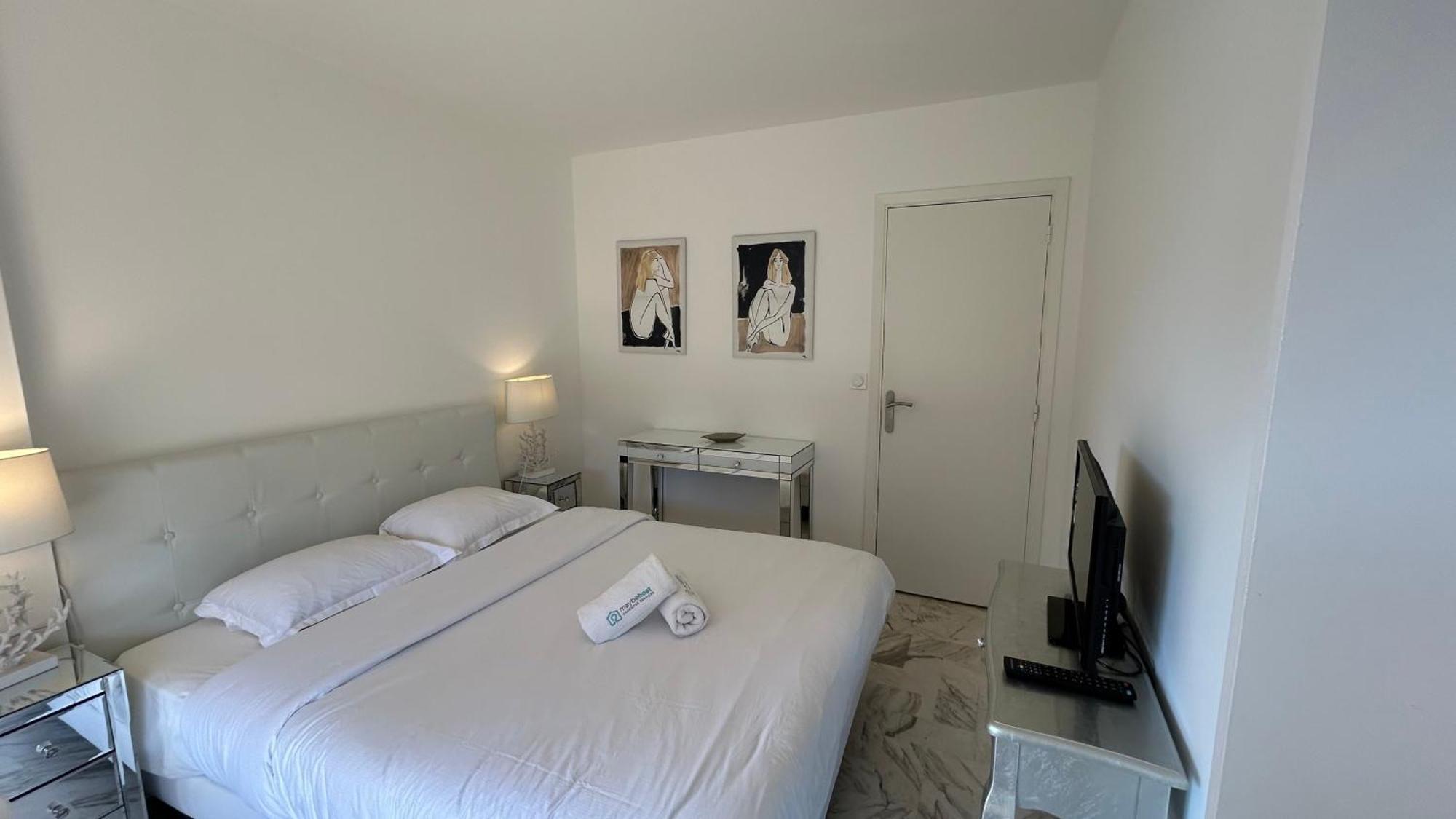 A083 - Modern & Bright - Center Cannes