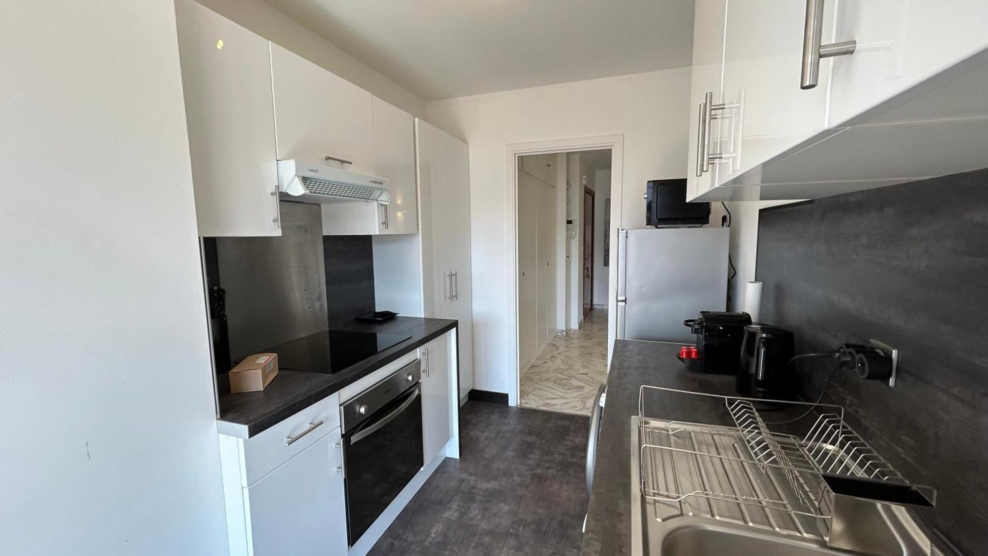 A083 - Modern & Bright - Center Cannes