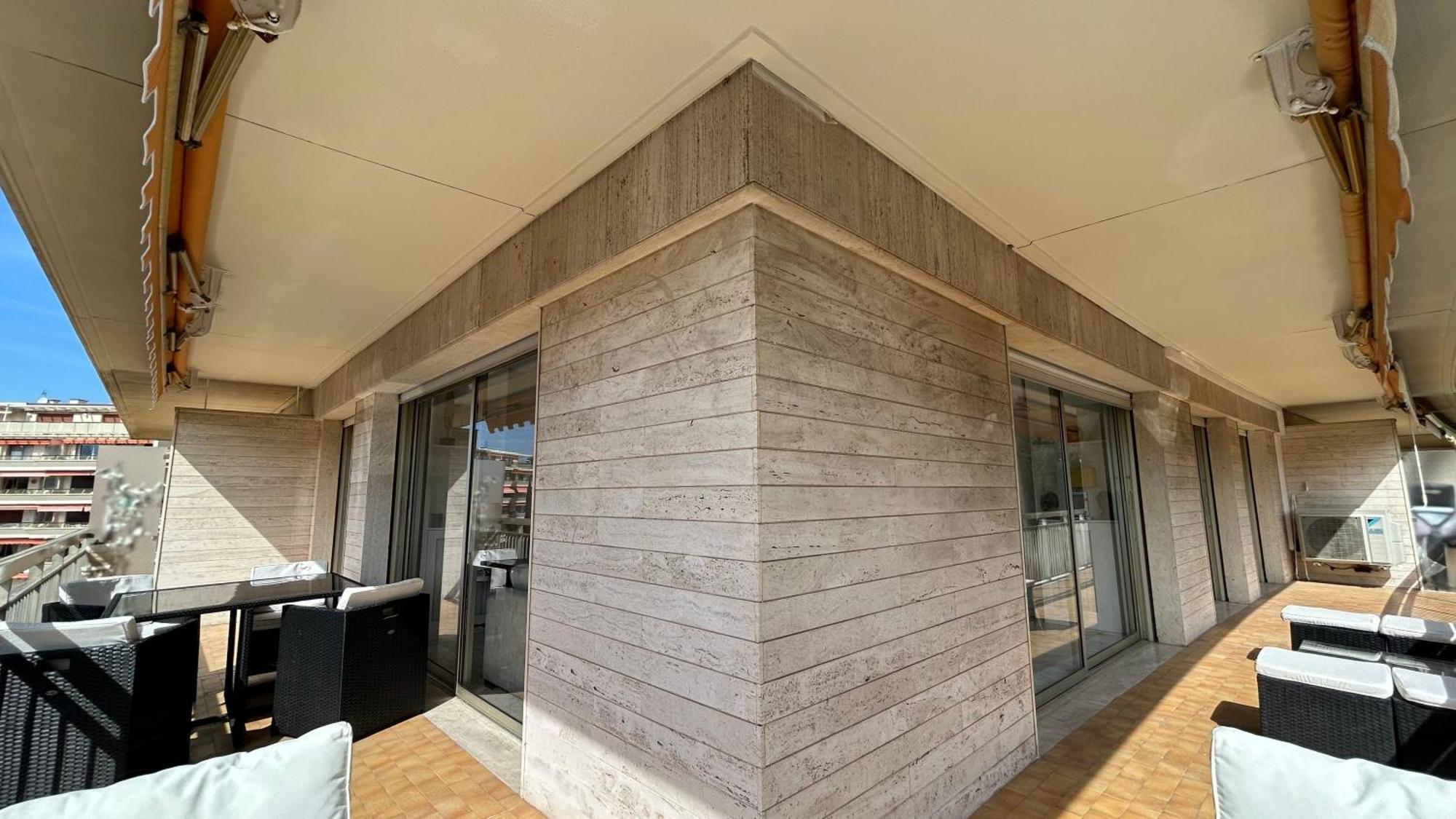 A083 - Modern & Bright - Center * Cannes